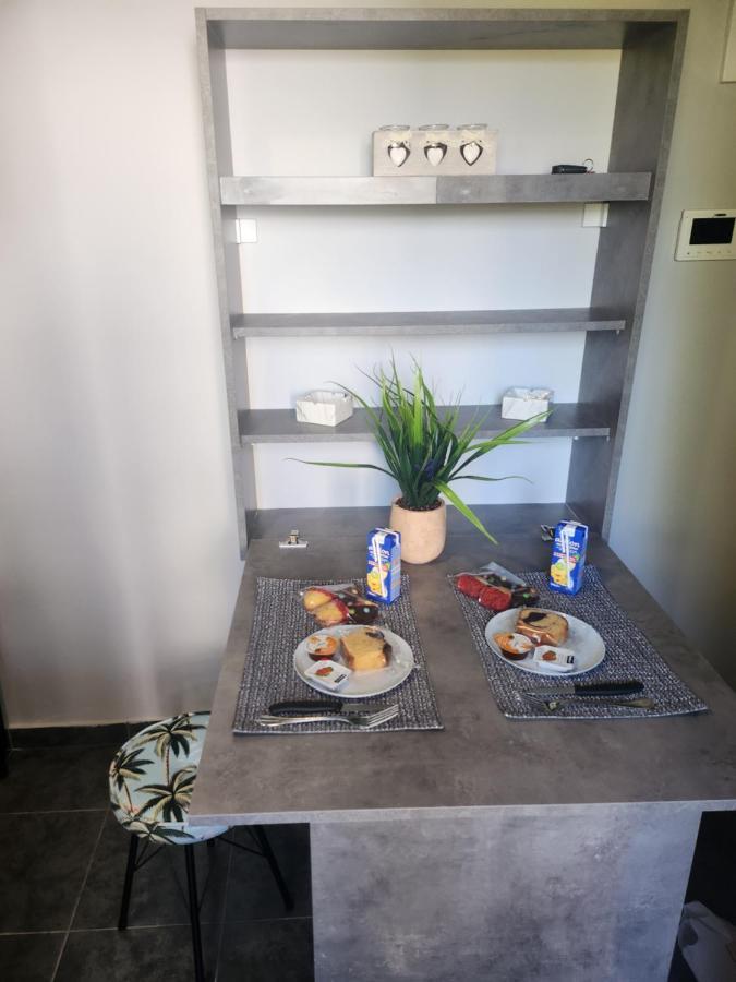 Small Luxury Apartment Anavyssos Ngoại thất bức ảnh